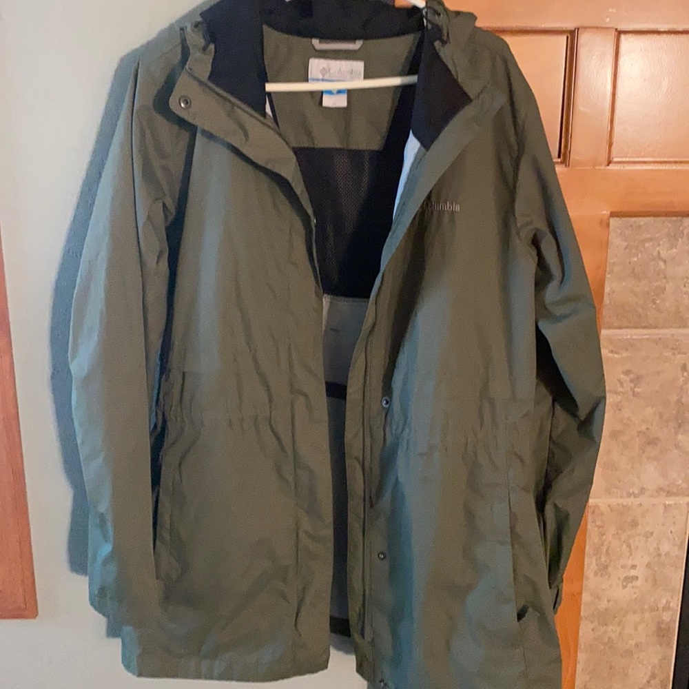 Columbia rain coat